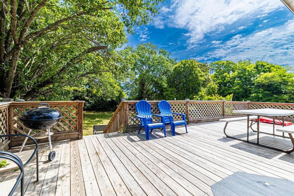 Gorgeous Centrally Located Ocean View 2 King, Huge Private Yard & Deck, Firepit, Bbq, & Game Tables Myrtle Beach Exterior foto